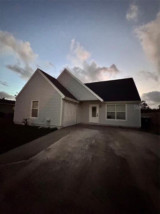 6040 Lace Wood Cir in Atlantis, FL - Building Photo