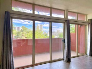 155 University Ter, Unit A in Reno, NV - Foto de edificio - Building Photo