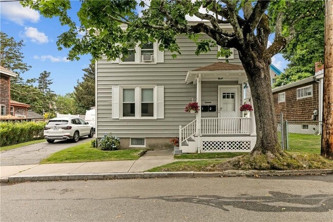 11 Whitwell Pl in Newport, RI - Building Photo - Building Photo