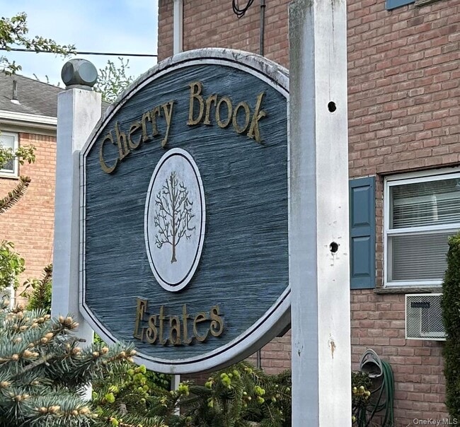 140 Meyer Oval in Pearl River, NY - Building Photo - Building Photo