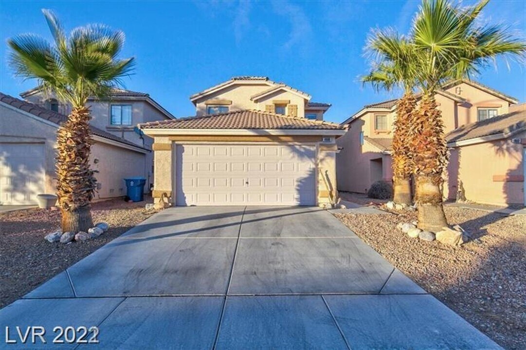 4690 Thackerville Ave in Las Vegas, NV - Building Photo