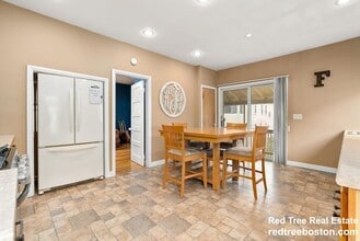 14 Bowdoin St, Unit 2 in Medford, MA - Foto de edificio - Building Photo