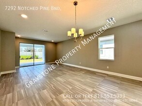 7292 Notched Pne Bnd in Wesley Chapel, FL - Building Photo - Building Photo