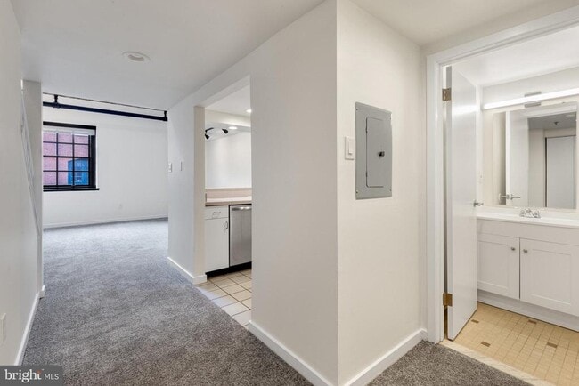 303 Vine St in Philadelphia, PA - Building Photo - Building Photo
