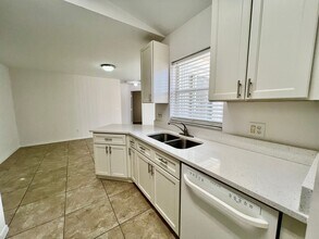 6480 NW Volucia Dr in Port St. Lucie, FL - Building Photo - Building Photo