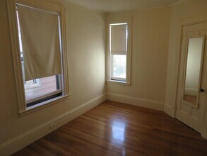 46 Meacham Rd, Unit 2 in Somerville, MA - Building Photo - Building Photo