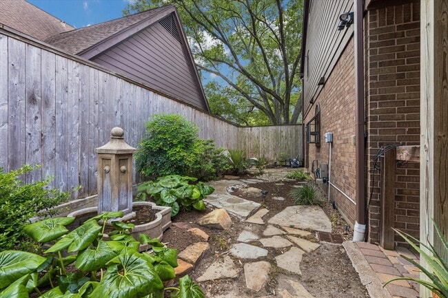 6 Pembrook Ct
