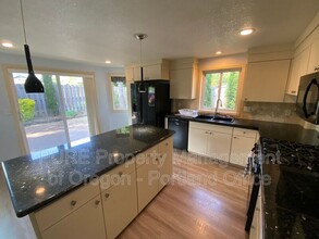 15779 SW 87th Ave in Tigard, OR - Building Photo - Building Photo