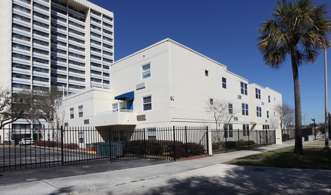 201 Ashley St in Jacksonville, FL - Foto de edificio - Building Photo