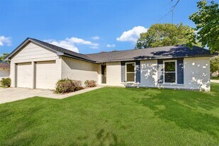 16813 Glen Eagle Dr N in Conroe, TX - Building Photo