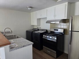 420 1/2 Casanova St in Los Angeles, CA - Building Photo