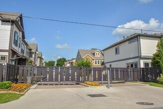1110 Oakwood Pass Ct in Houston, TX - Building Photo - Building Photo