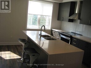 566 Rapids Ln in Mississauga, ON - Building Photo - Building Photo