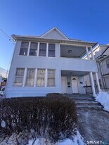 2125 E Main St in Bridgeport, CT - Building Photo