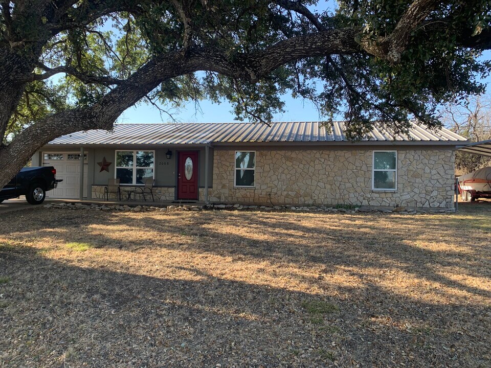 2008 Rockview Dr in Granbury, TX - Building Photo
