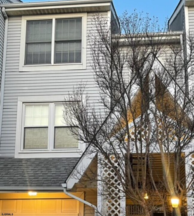 5 Marc Ln in Brigantine, NJ - Building Photo