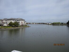 206 Mendocino Way, Unit 206 in Redwood City, CA - Building Photo - Building Photo