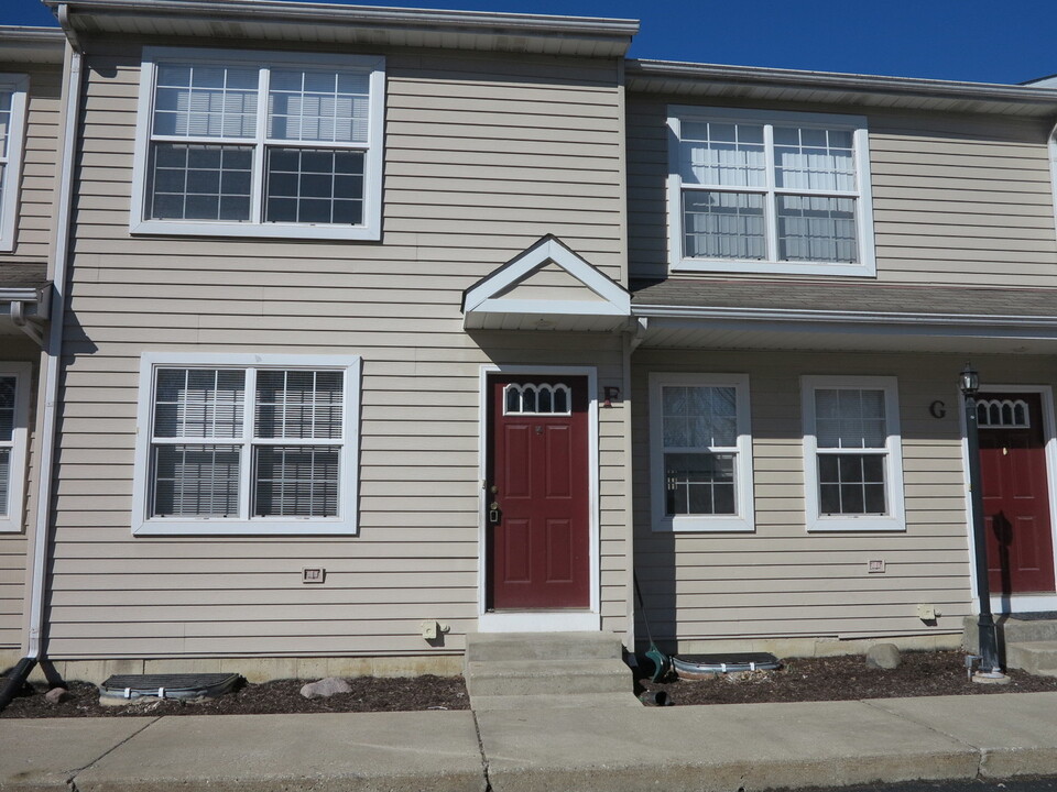 667 W Liberty St in Wauconda, IL - Building Photo