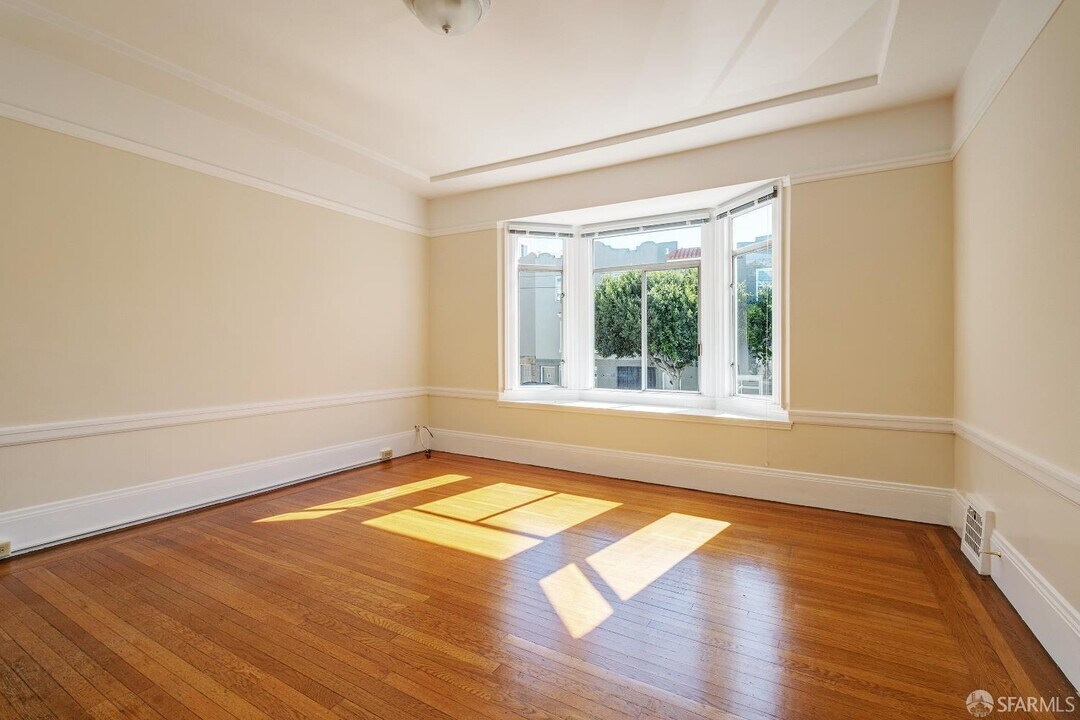 1588 Chestnut St in San Francisco, CA - Building Photo