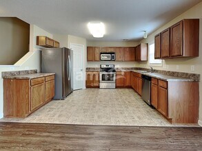 1308 Silver Dr in Mebane, NC - Foto de edificio - Building Photo