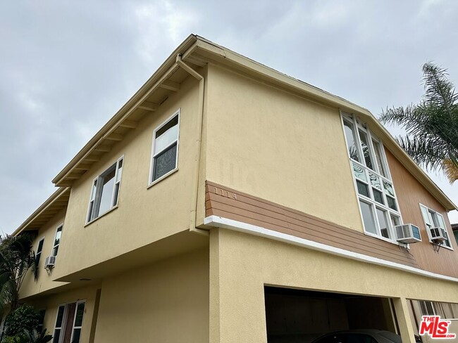 1114 S Sherbourne Dr in Los Angeles, CA - Foto de edificio - Building Photo