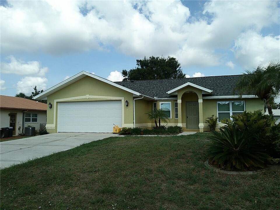 534 Beal St NW in Port Charlotte, FL - Building Photo