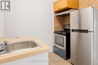 36 Oakridge Ave in St Catharines, ON - Building Photo - Building Photo