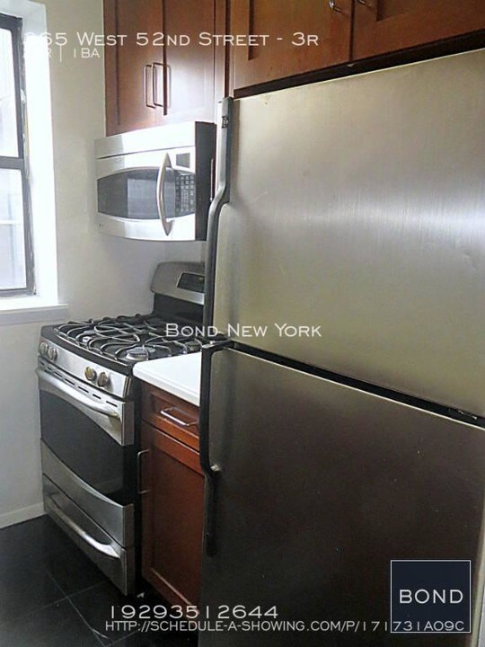 365 W 52nd St-Unit -3r in New York, NY - Building Photo