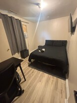 240 W Ann Arbor Ave in Pontiac, MI - Building Photo