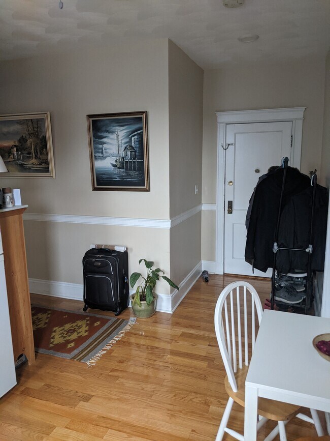 32 James St, Unit 4 in Brookline, MA - Building Photo - Building Photo