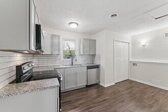 5026 Locust Ave in Kansas City, KS - Building Photo - Building Photo