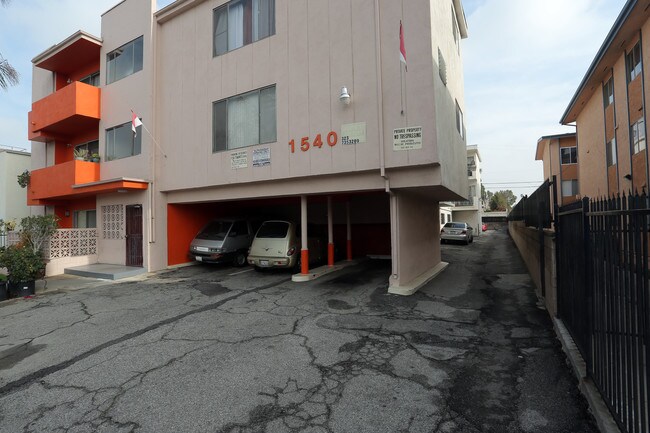 1540 S Gramercy Pl in Los Angeles, CA - Building Photo - Building Photo
