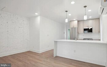 5043 Spruce St in Philadelphia, PA - Building Photo - Building Photo