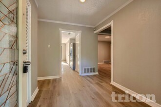 2819 Hedgeway Dr in Arlington, TX - Foto de edificio - Building Photo