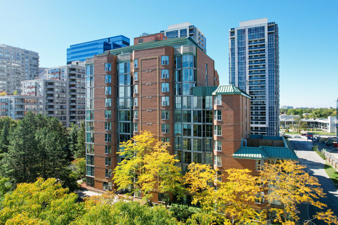 Turnberry Court in Toronto, ON - Building Photo