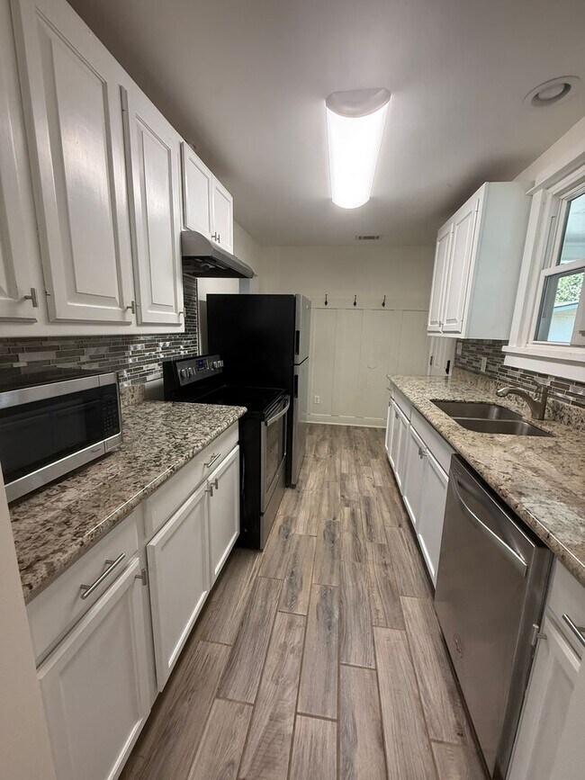2249 Edinburgh Ave in Baton Rouge, LA - Building Photo - Building Photo