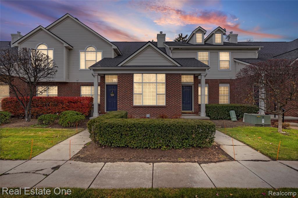23102 Alexa Dr in Commerce Township, MI - Building Photo