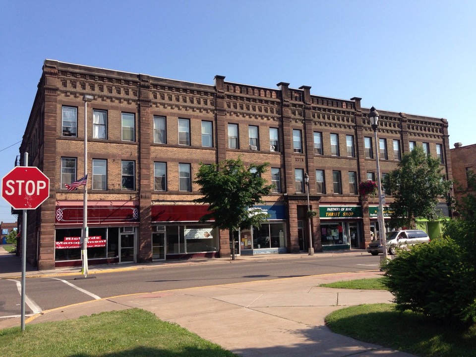 200-210 Main St W in Ashland, WI - Building Photo