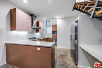 1220 N Orange Grove Ave in Los Angeles, CA - Building Photo - Building Photo