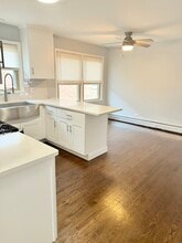 8222 Grand Ave, Unit 3a in River Grove, IL - Foto de edificio - Building Photo