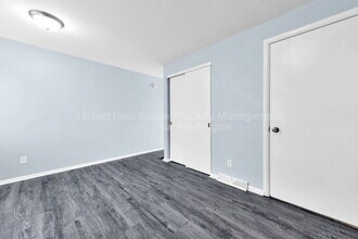 880 N Meadows Ct in Columbus, OH - Building Photo - Building Photo