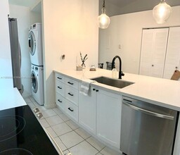 14821 SW 125th Pl in Miami, FL - Foto de edificio - Building Photo