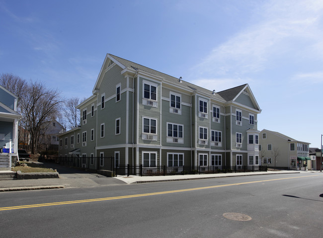 325 Cabot St in Beverly, MA - Building Photo - Building Photo