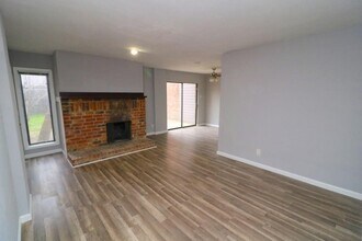806 Courtenay Pl in Garland, TX - Building Photo - Building Photo