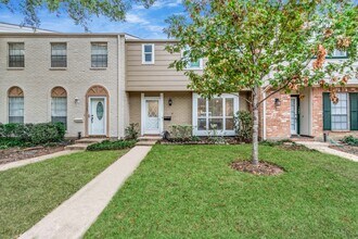 1365 Country Pl Dr in Houston, TX - Building Photo - Building Photo