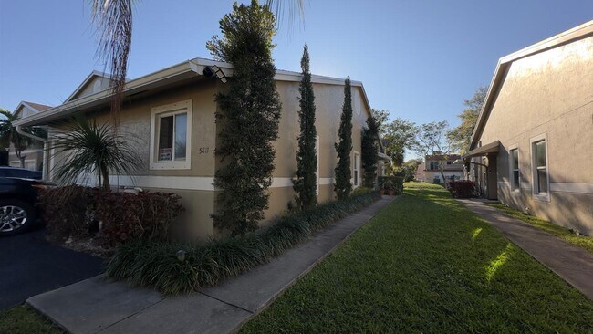 5811 NW 57th Ave in Tamarac, FL - Building Photo - Building Photo