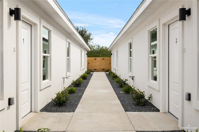 3525 S Dominique Dr in Pharr, TX - Building Photo - Building Photo