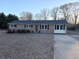 217 Ridgecrest Way in Williamston, SC - Building Photo