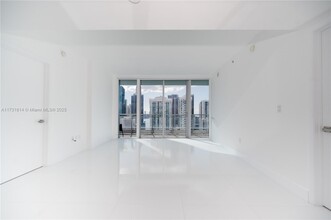 92 SW 3rd St, Unit 3411 in Miami, FL - Foto de edificio - Building Photo