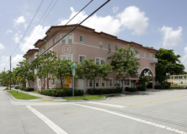 190 E 7th St in Hialeah, FL - Building Photo - Building Photo